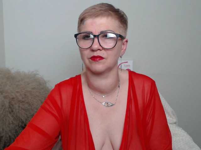 Fotografie ElenaQweenn hello guys! i am new here, support my first day!11 if you like me,20 c2c,25 spank my ass,45 flash tits,66 flash pussy,100 get naked,150 pussyplay,250 toyplay!
