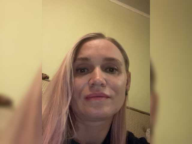 Snímky obrazovky vysielania Milka_Milf