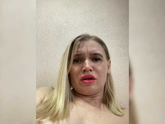 Snímky obrazovky vysielania Milka_Milf