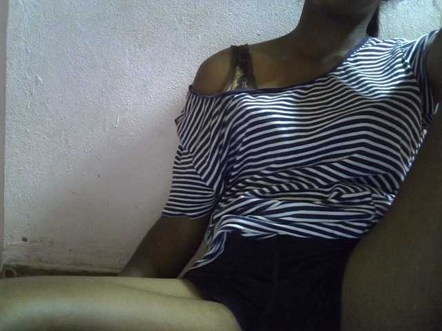 Snímky obrazovky vysielania ElianeXhot