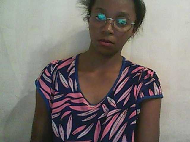 Snímky obrazovky vysielania ElianeXhot