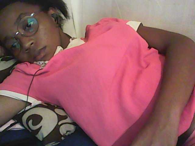 Snímky obrazovky vysielania ElianeXhot