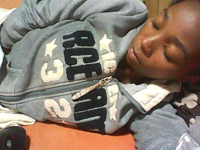 Snímky obrazovky vysielania ElianeXhot