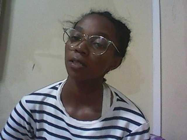 Snímky obrazovky vysielania ElianeXhot