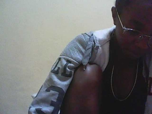 Snímky obrazovky vysielania ElianeXhot