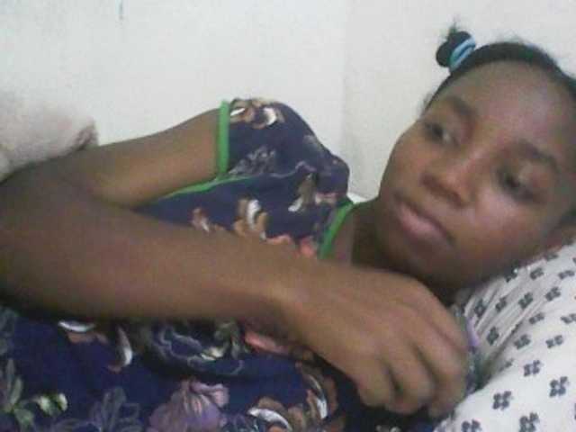 Snímky obrazovky vysielania ElianeXhot