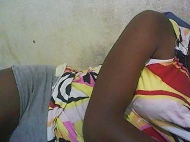 Snímky obrazovky vysielania ElianeXhot