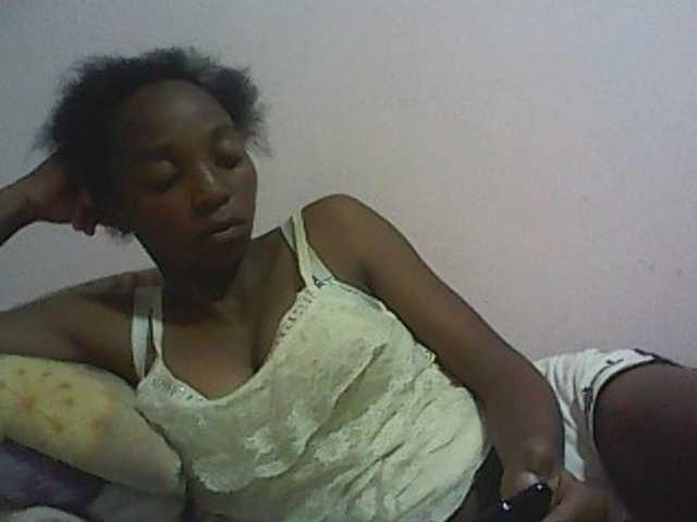 Snímky obrazovky vysielania ElianeXhot