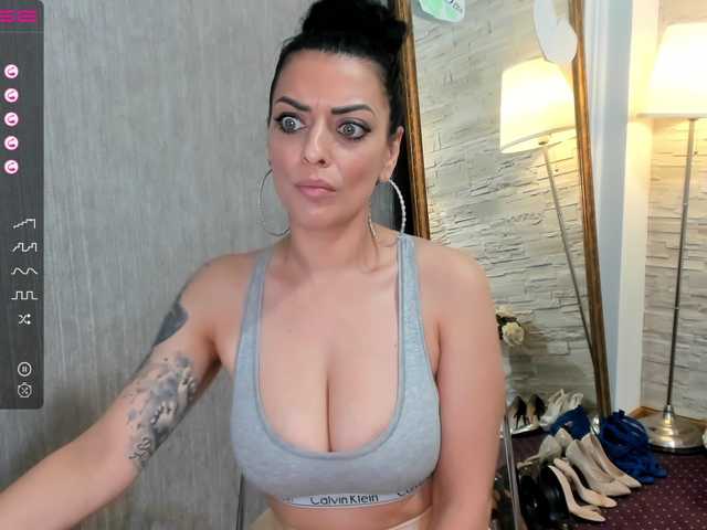 Fotografie ElisaBaxter Hot MILF!!Ready for some fun ? @lush ! ! Make me WET with your TIPS !#brunette #milf #bigtits #bigass #squirt #cumshow #mommy @lovense #mommy #teen #greeneyes #DP #mom