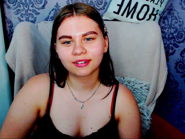 Snímky obrazovky vysielania EllaCute