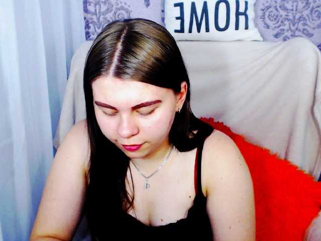 Snímky obrazovky vysielania EllaCute