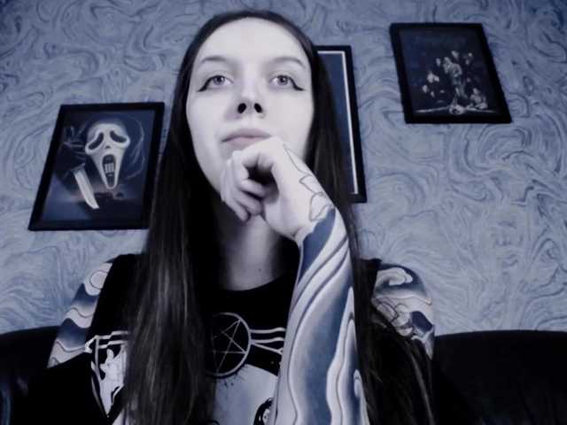 Snímky obrazovky vysielania EllaDark