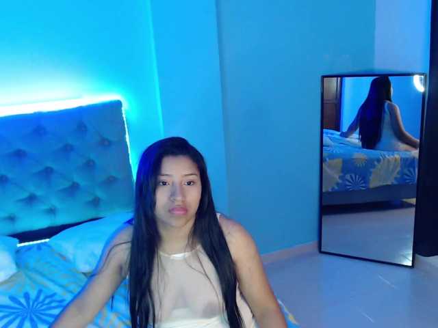 Snímky obrazovky vysielania ElleeBelle