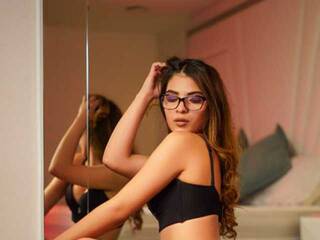 Erotický videohovor Emili-Roose