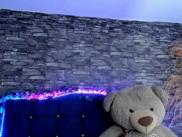 Snímky obrazovky vysielania Emili-Roose