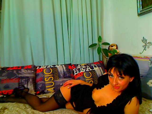 Fotografie Emilia888 Welcom to my crazy world! Im looking at the camera 15 tok. Tokens are the best compliment. Посмотрю за 10