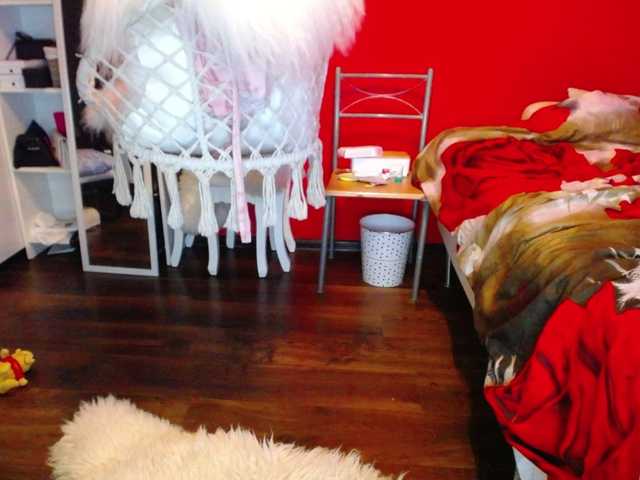 Snímky obrazovky vysielania EmilyQueen