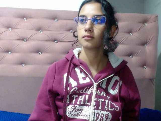 Snímky obrazovky vysielania EmilyRaid