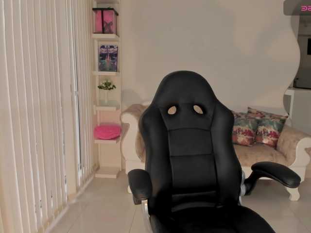 Snímky obrazovky vysielania EmilySunder