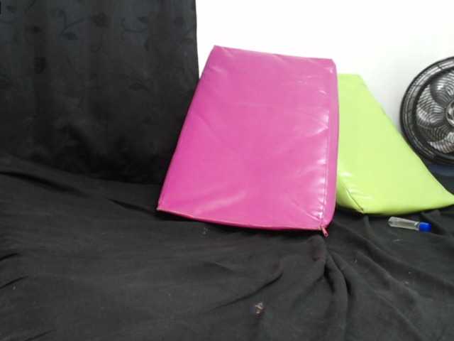 Snímky obrazovky vysielania EMYYLI