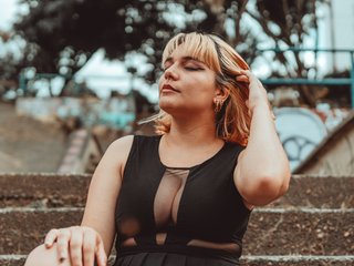 Erotický videorozhovor Erza-Scarlett