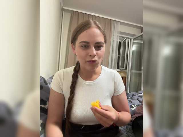Snímky obrazovky vysielania Essie-Kathrynne2114