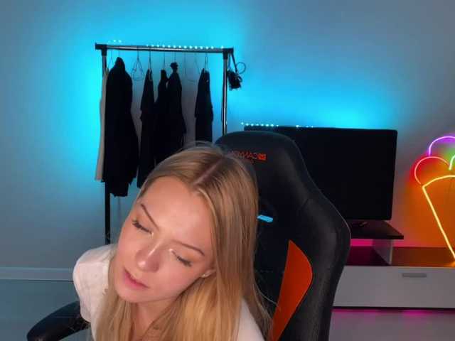 Snímky obrazovky vysielania ElizabethEvan