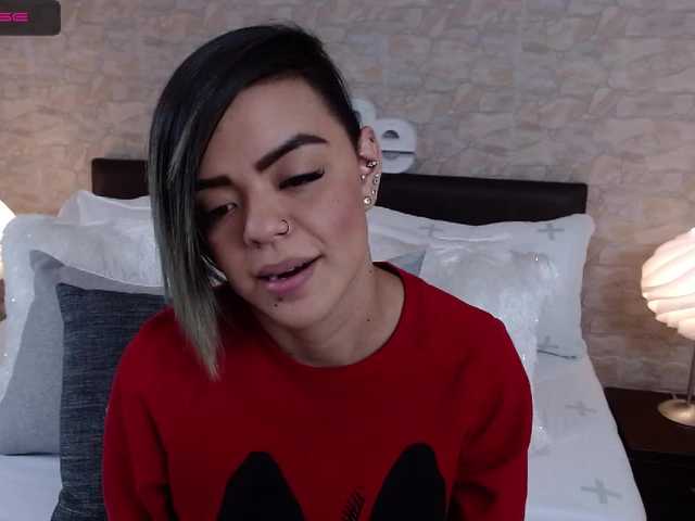 Snímky obrazovky vysielania EvelynOwens