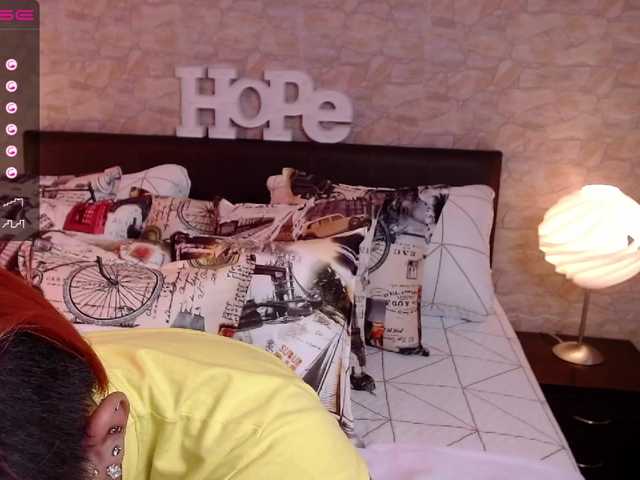 Snímky obrazovky vysielania EvelynOwens