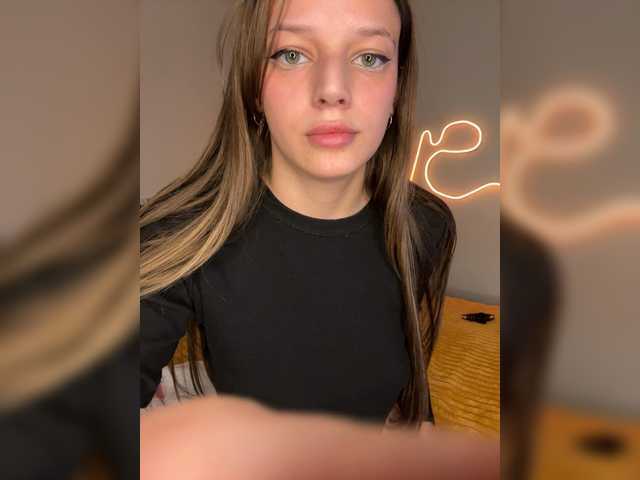 Snímky obrazovky vysielania Evo4kaaaahub