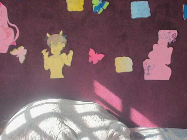 Snímky obrazovky vysielania Madalinekroft