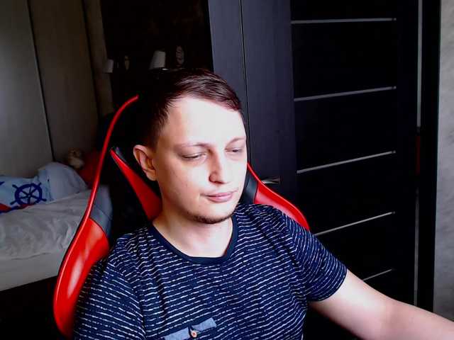 Snímky obrazovky vysielania Friend-of-your-wife-man