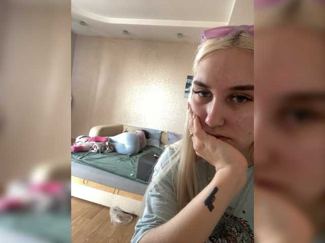 Snímky obrazovky vysielania FuckKrisAlina