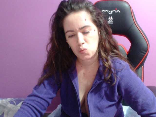 Snímky obrazovky vysielania GldSquirt23