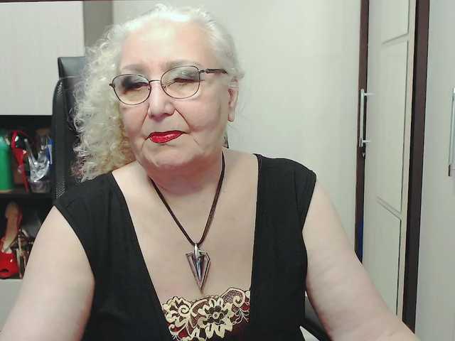 Snímky obrazovky vysielania GrannyWants