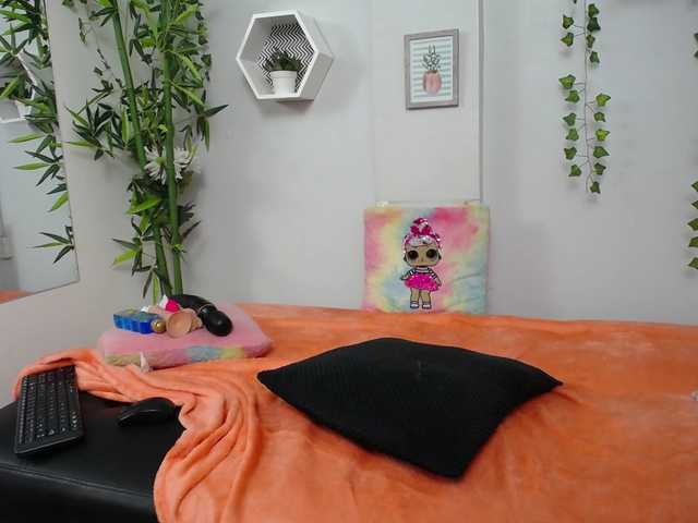 Snímky obrazovky vysielania hellen-fox