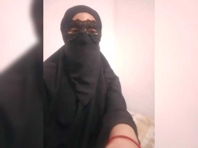Snímky obrazovky vysielania Hijabi-Girl