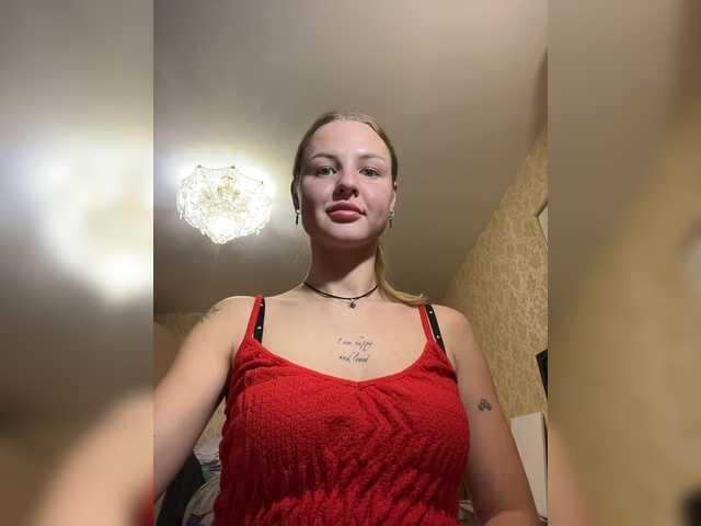 Snímky obrazovky vysielania Holly10