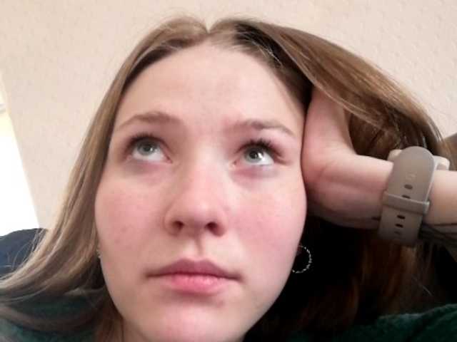 Snímky obrazovky vysielania HollyBeauty