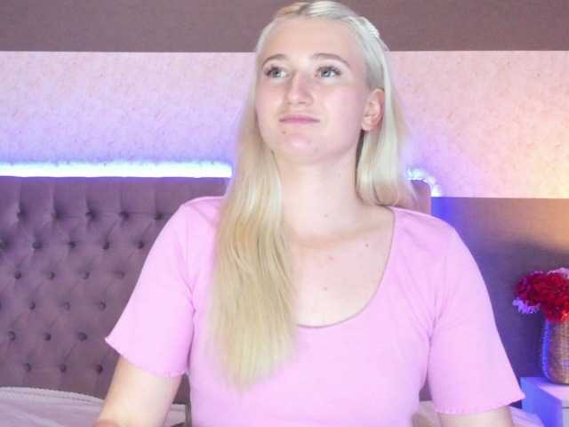Snímky obrazovky vysielania HollyTaillor