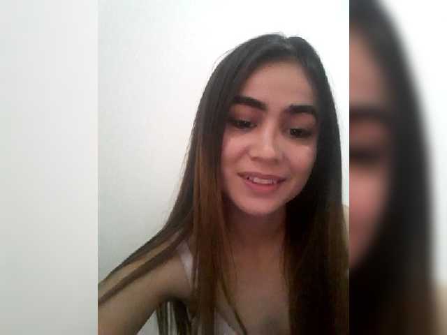 Snímky obrazovky vysielania hotgirl20