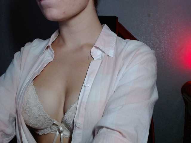 Snímky obrazovky vysielania hotgirl888