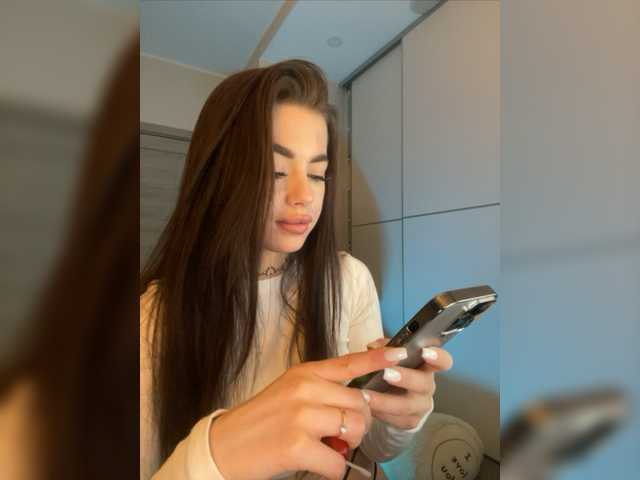 Snímky obrazovky vysielania HotGirlEva