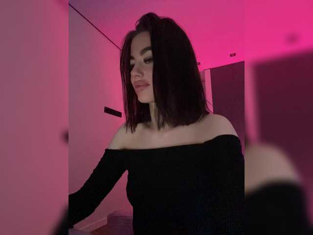 Snímky obrazovky vysielania HotGirlEva