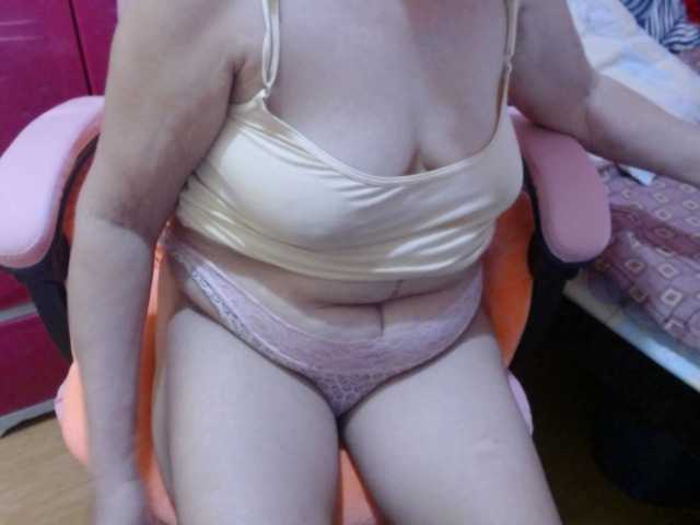 Snímky obrazovky vysielania hotgrannyxx