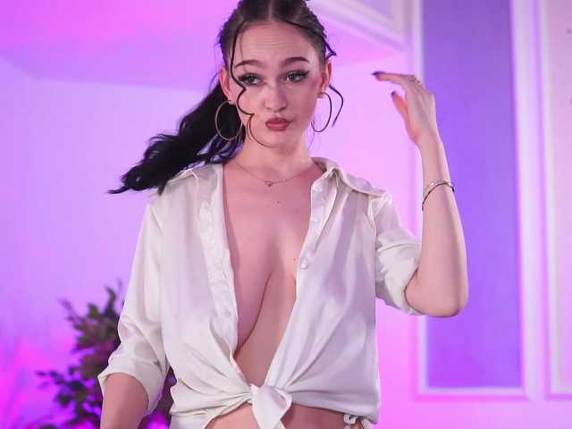 Snímky obrazovky vysielania HotSkinnyX