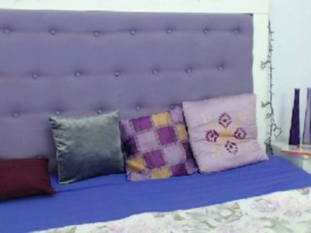 Snímky obrazovky vysielania HottieBadGirl