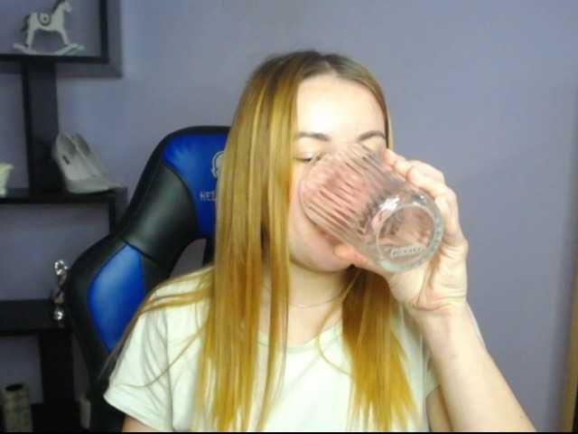Snímky obrazovky vysielania hottiexLayla