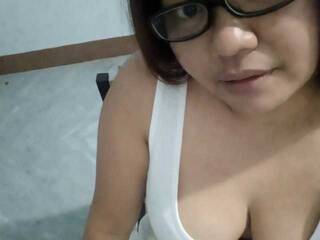 Erotický videohovor hotYASSI4U