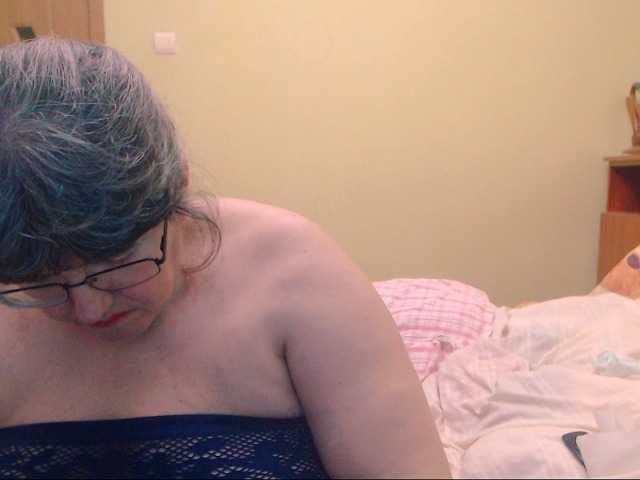 Snímky obrazovky vysielania HugeTitsXXX